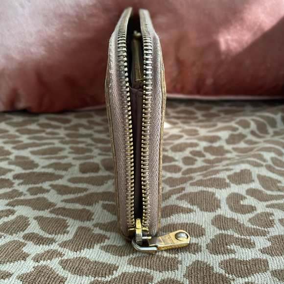Miu Miu Pale Pink Crocodile Continental Wallet Zip Around As Is. - Picture 2 of 8